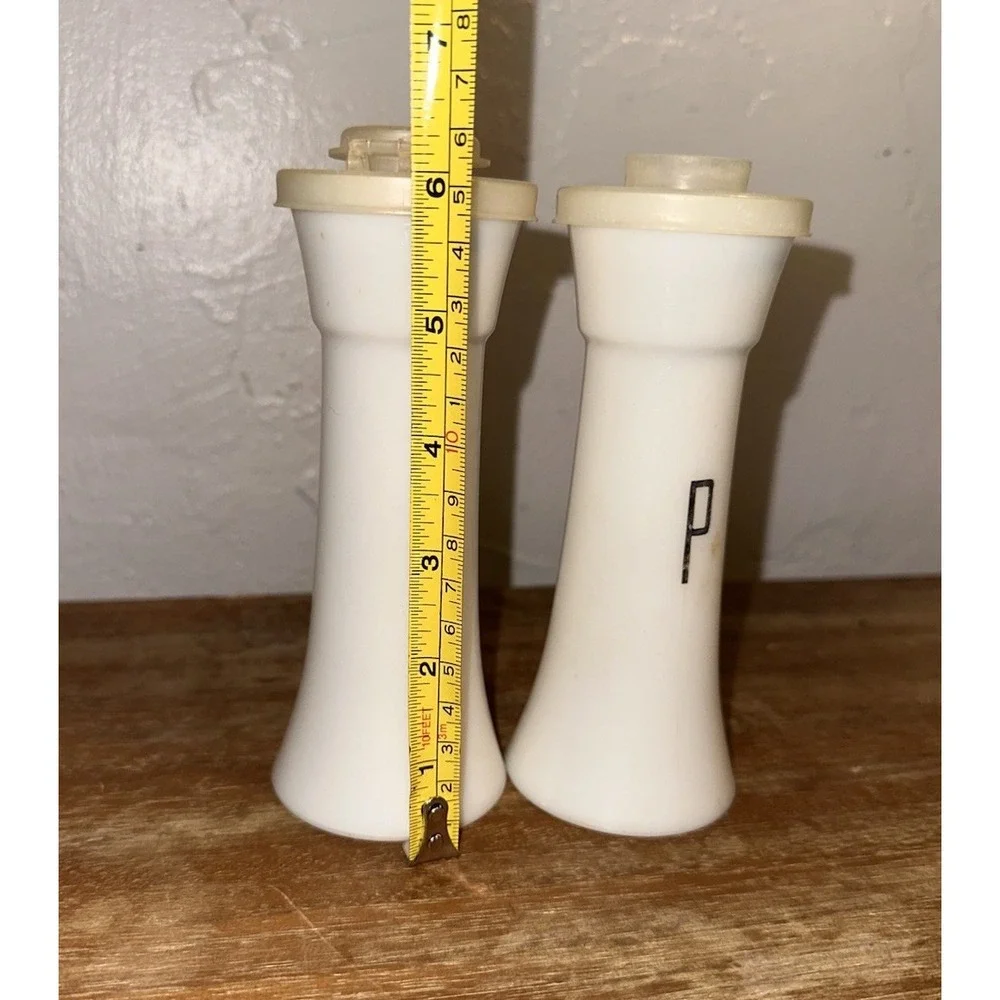 Vintage Tupperware 6.5